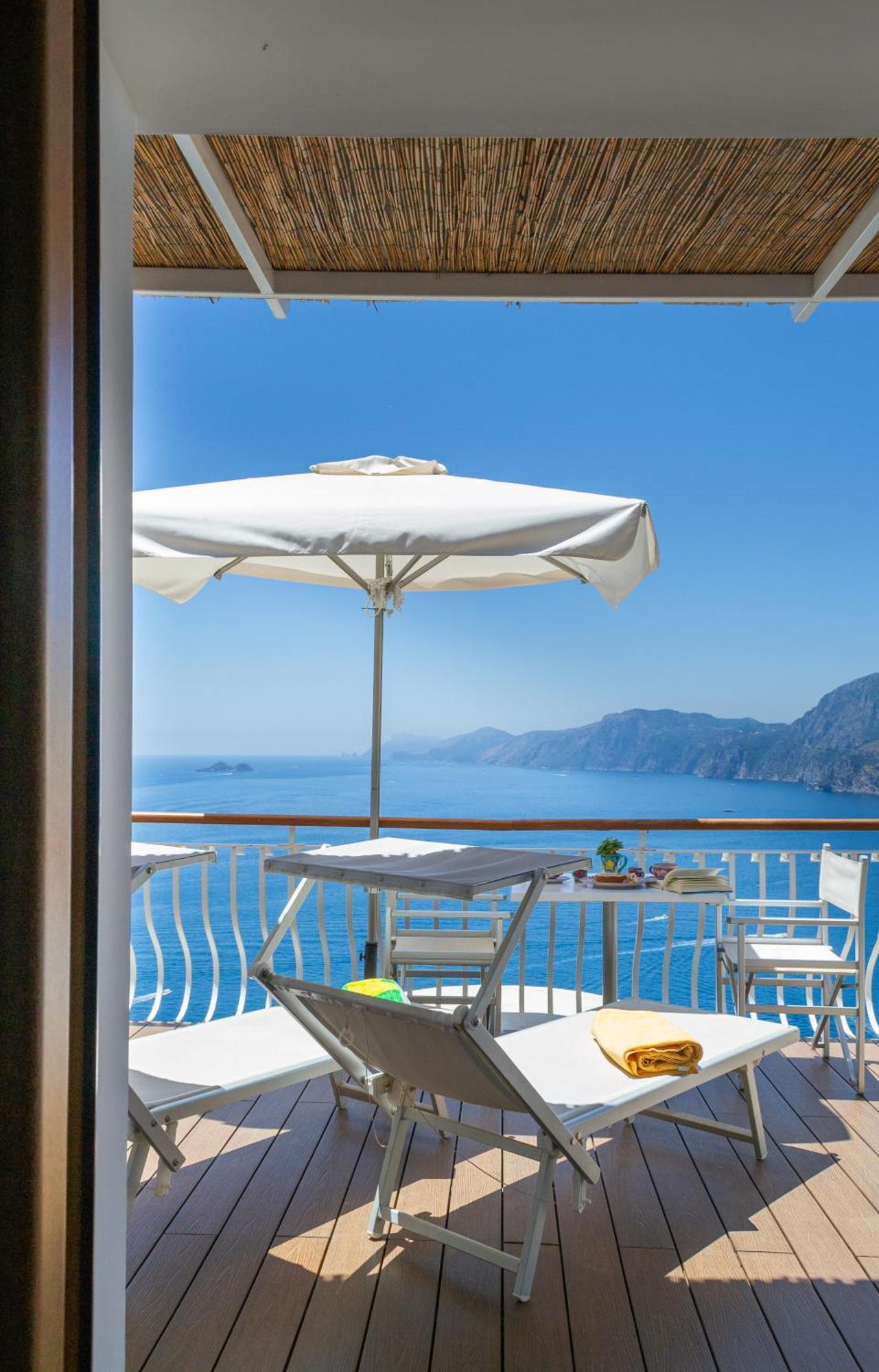 Residence Li Galli Praiano Exterior photo